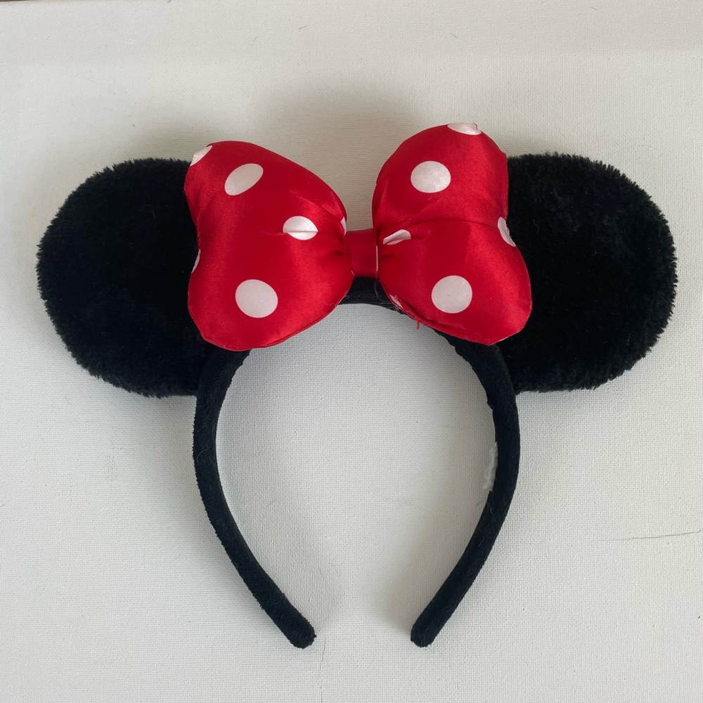 Disney Parks faux Fur Minnie Mouse Ears headband Red polka dot Bow